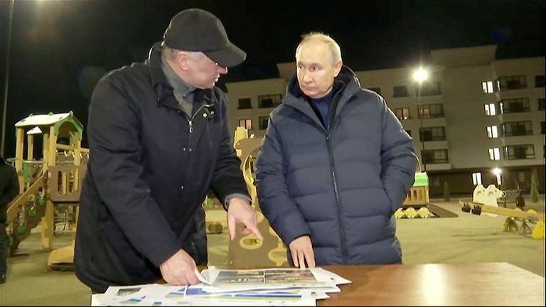 Wall Street : 
                Poetin ontvangt Xi in Moskou onder schaduw van oorlog in Oekraïne