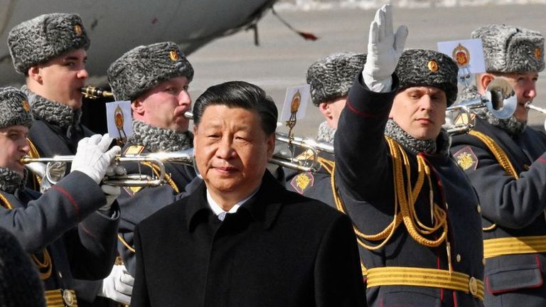 Putin trifft "lieben Freund" Xi im Kreml, während der Ukraine-Krieg weitergeht