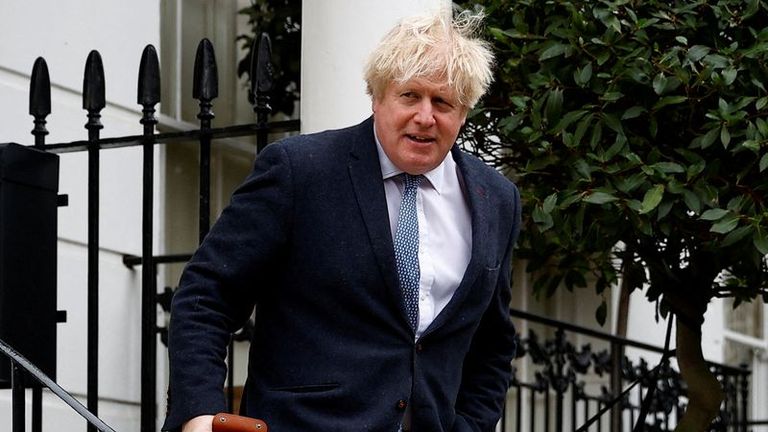Ex-premier Boris Johnson vecht voor carrière in getuigenis over gesloten partijen