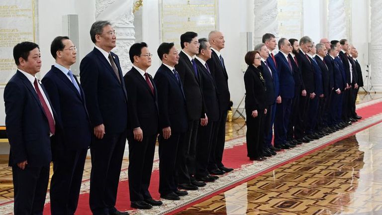 Poetin ontmoet "goede vriend" Xi in Kremlin terwijl oorlog in Oekraïne voortduurt