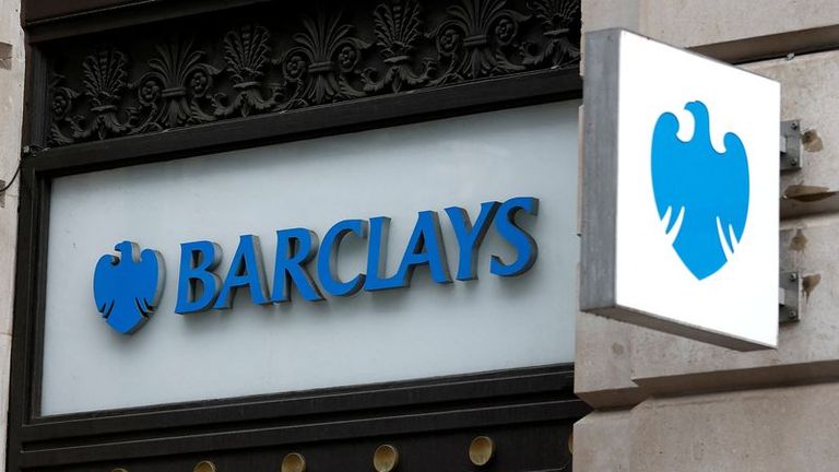 Una banchiera licenziata per molestie sessuali fa causa a Barclays per $700.000