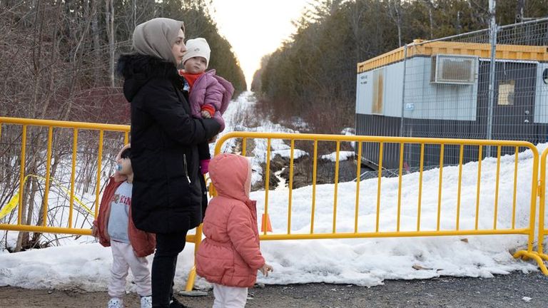 Le Canada et les États-Unis modifient un pacte vieux de plusieurs décennies après l'augmentation du nombre de demandeurs d'asile en situation irrégulière