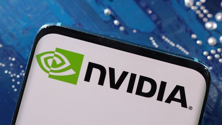 Factbox - Nvidia rejoint les titans de la technologie dans le club des billions de dollars