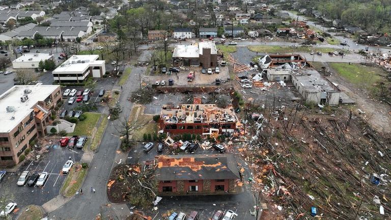 Little Rock se relève après le passage d'une tornade meurtrière dans le centre de l'Arkansas