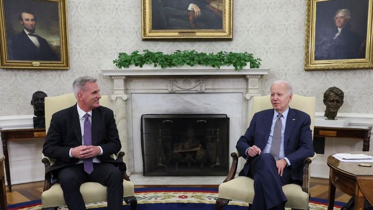 Factbox - Quel est le contenu de l'accord sur le plafond de la dette conclu entre Joe Biden et Kevin McCarthy ?