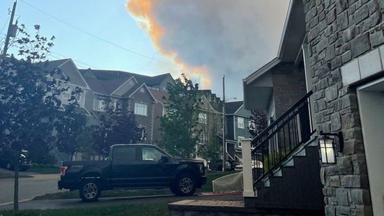 Un incendie de forêt dans la ville canadienne de Halifax entraîne des ordres d'évacuation pour des milliers de foyers