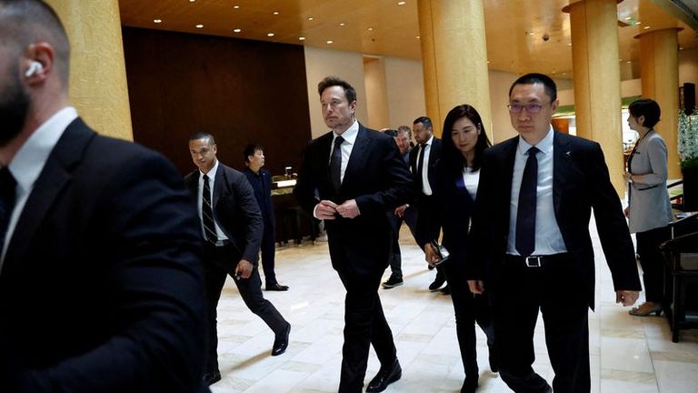 Analyse - Pour Musk et d'autres PDG étrangers en visite en Chine, le silence est d'or