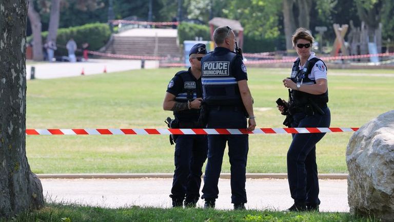 France-Le pronostic vital n'est plus engagé pour les victimes de l'attaque d'Annecy, le suspect mis en détention