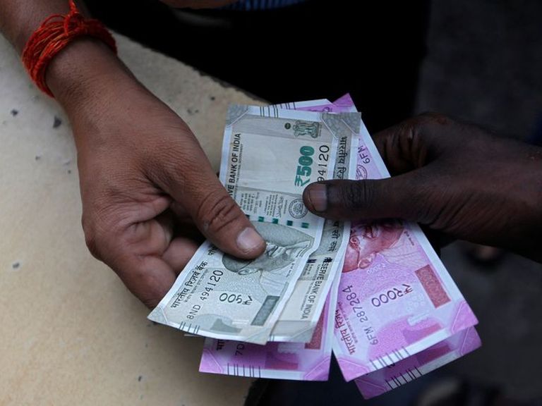 INDIEN RUPEE-Risiken für die Indische Rupie nach dem Kurssturz des Yuan auf der Kippe