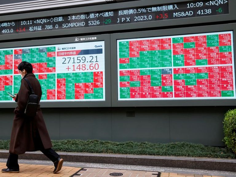 Mientras el Nikkei se dispara, los inversores japoneses se apresuran a salir