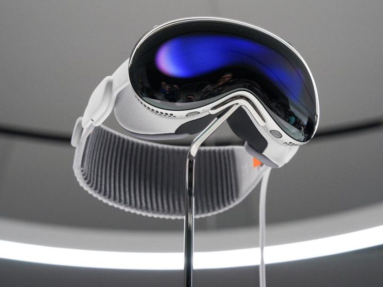 Apple dévoile son premier casque de réalité augmentée Vision Pro