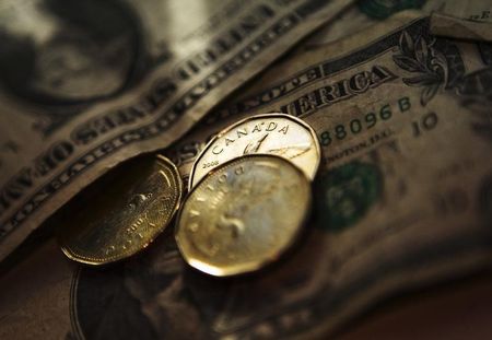 Dollar stronger due to higher interest rates in US;  The lira falls