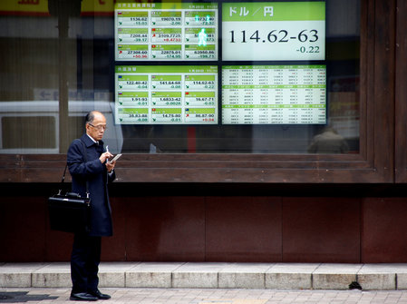 日本の日経平均株価は2か月半ぶりの安値、中央銀行利上げ、中国経済