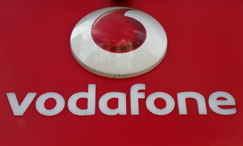 Il logo Vodafone in un negozio a Londra