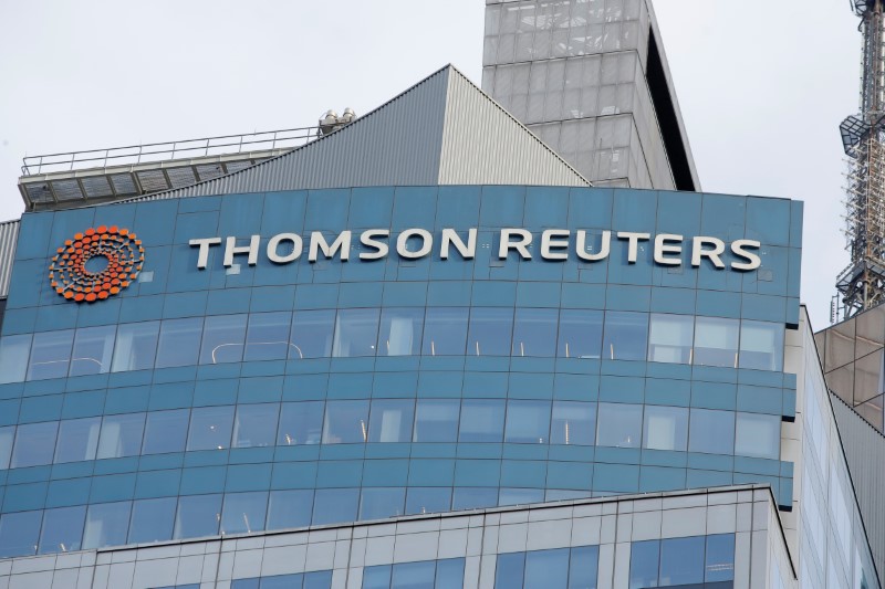 Il logo di Thomson Reuters è visibile sull'edificio della società a Times Square, New York.