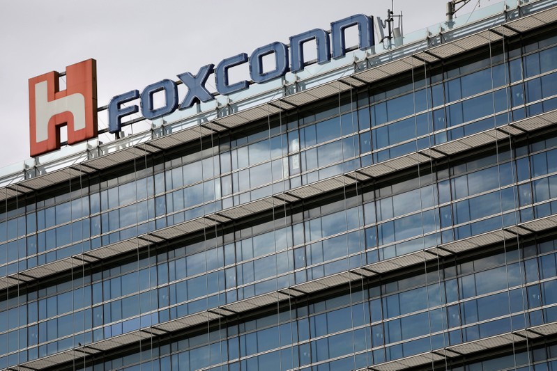 Foxconn talks continue in Wisconsin