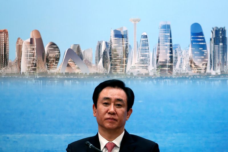 FOTO DE ARCHIVO: El presidente de China Evergrande Group, Hui Ka Yan, asiste a una rueda de prensa sobre los resultados anuales de la promotora inmobiliaria en Hong Kong