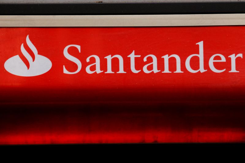 Letrero del banco Santander en Londres