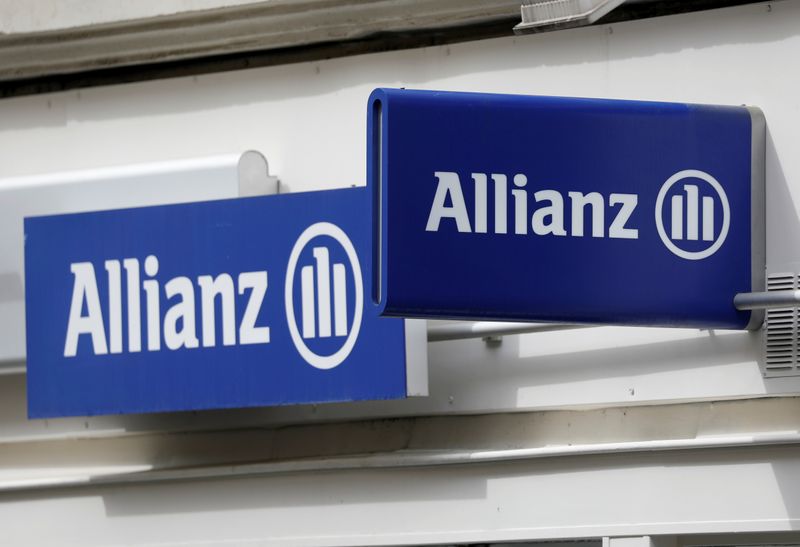 Il logo di Allianz a Parigi