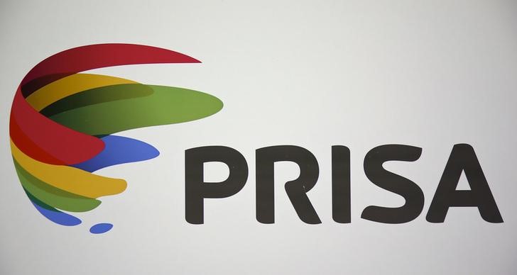 Foto de archivo: El logotipo de Prisa se puede ver en un cartel durante su reunión de accionistas en Madrid, España