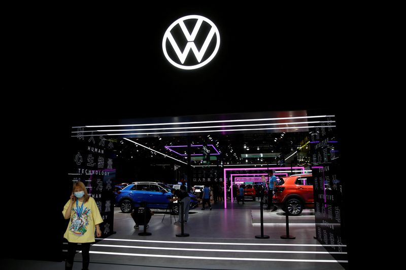 Il logo Volkswagen presso il Salone Internazionale dell'Automobile di Pechino