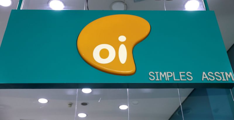 Logo dell'azienda di Tlc brasiliana Oi fuori da un negozio a San Paolo