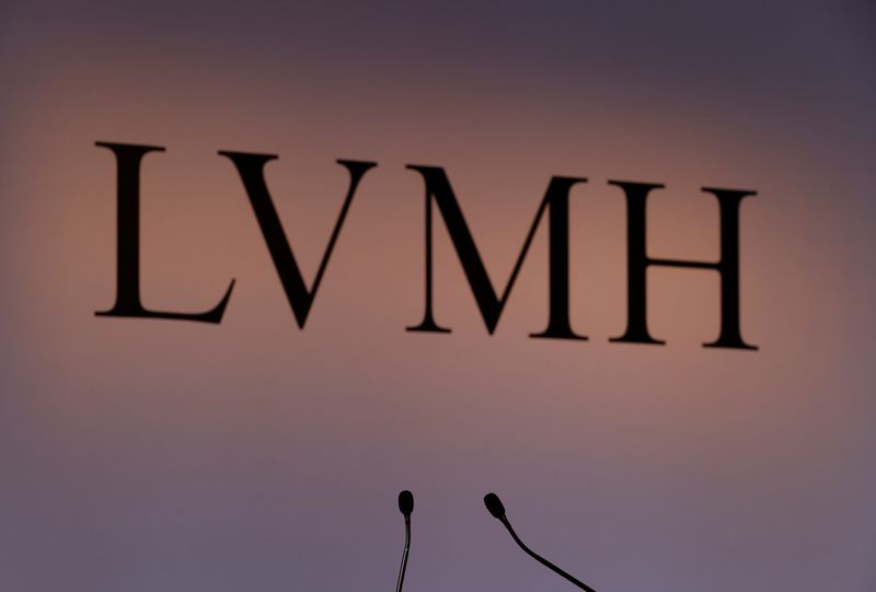 lvmh logo white