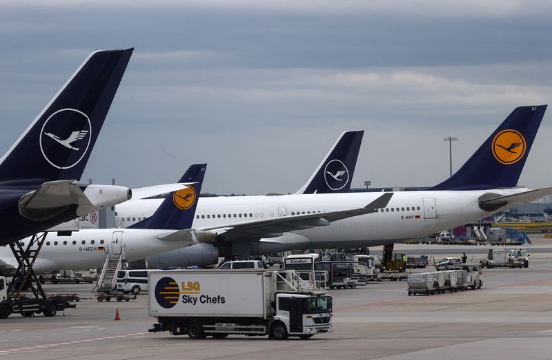 ARCHIV: Flugzeuge der deutschen Fluggesellschaft Lufthansa am Flughafen in Frankfurt, Deutschland