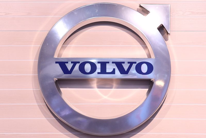 Logo di Volvo durante l'IAA truck show di Hanover