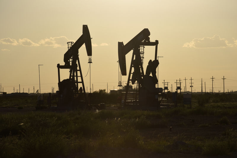 Pompe petrolifere in un campo in Midland, in Texas