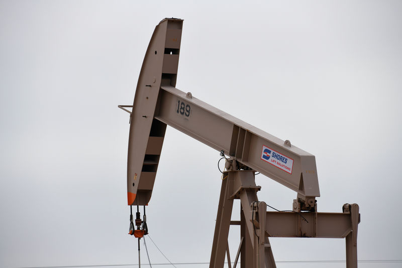 Imagen de archivo de un balancín operando en el área de producción de petróleo y gas natural de la Cuenca Pérmica cerca de Odessa, Texas
