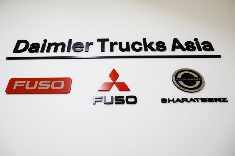 Foto de archivo del logo de Daimler Trucks  Asia