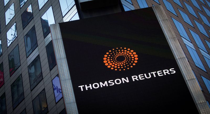 Foto de archivo del logo de Thomson Reuters en el edificio de la compañía en Times Square, Nueva York 