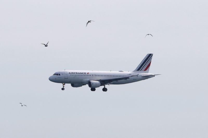 AIR FRANCE-KLM ENVISAGE LE REPORT DE SON AUGMENTATION DE CAPITAL À CAUSE D'OMICRON