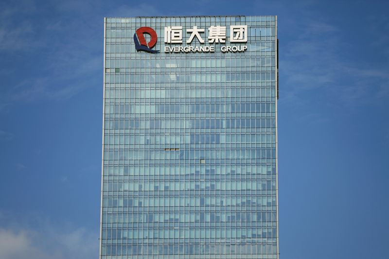 El logotipo de China Evergrande Group en la sede de la promotora inmobiliaria en Shenzhen