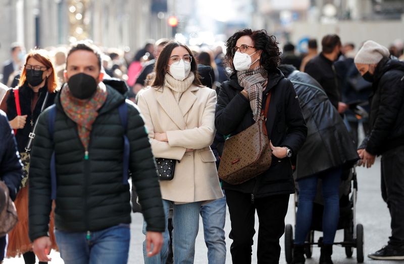 Rome makes masks mandatory in crowded areas