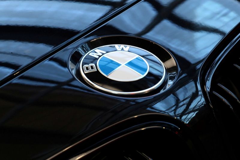 ARCHIV: Logo des deutschen Luxusautoherstellers BMW in München, Deutschland, 20. März 2019. REUTERS/Michael Dalder