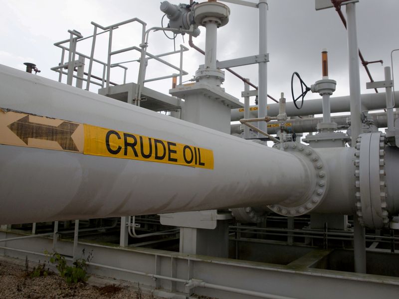 Tuberías y válvulas de crudo en la Reserva Estratégica de Petróleo en Freeport