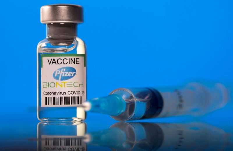 ARCHIV: Ein Fläschchen mit dem Impfstoff von Pfizer-BioNTech gegen das SARS-CoV-2 Coronavirus, 19. März 2021. REUTERS/Dado Ruvic/Illustration