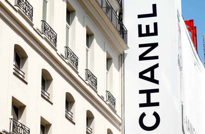 Logo Chanel visto a Parigi