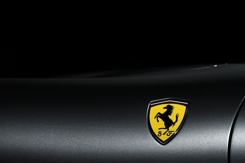 Il logo Ferrari a Roma