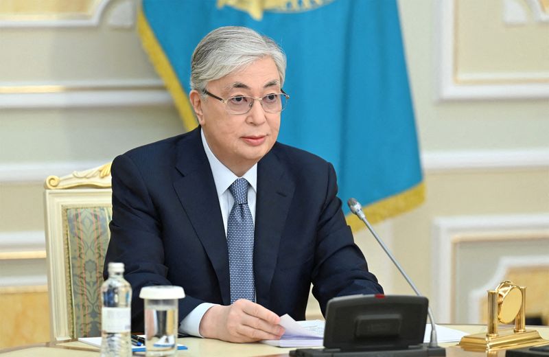 Foto del martes del Presidente kazajo, Kassym-Jomart Tokayev, en una reunión vitrual con el Parlamento