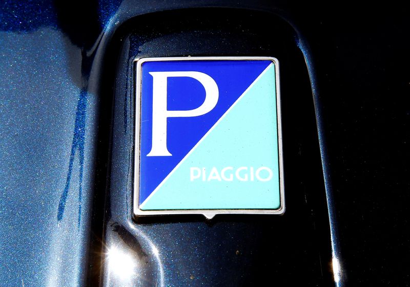 Il logo Piaggio su una Vespa a Zurigo