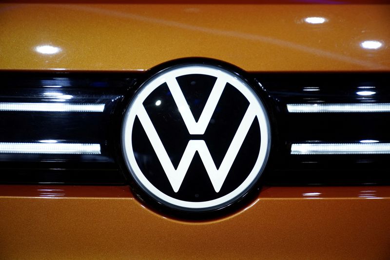 Il Volkswagen su una vettura in mostra presso il Salone dell'Automobile a Shanghai
