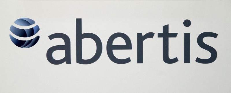 El logotipo de Abertis  durante una conferencia de prensa antes de la junta anual de accionistas de 2016 en Barcelona