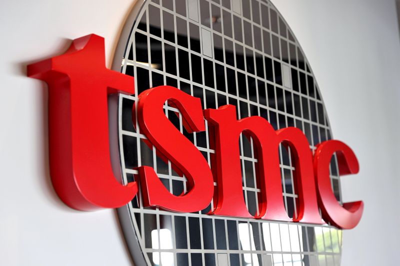 FOTO DE ARCHIVO: El logotipo de TSMC en Hsinchu