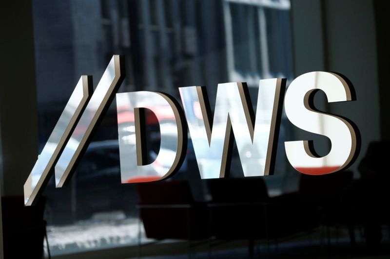 ARCHIV: Das Logo der DWS Asset Management der Deutschen Bank in der Zentrale in Frankfurt am Main, Deutschland,19. März 2018. REUTERS/Ralph Orlowski