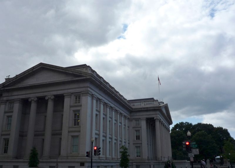 FOTO DE ARCHIVO: El edificio del Tesoro estadounidense en Washington D. C.