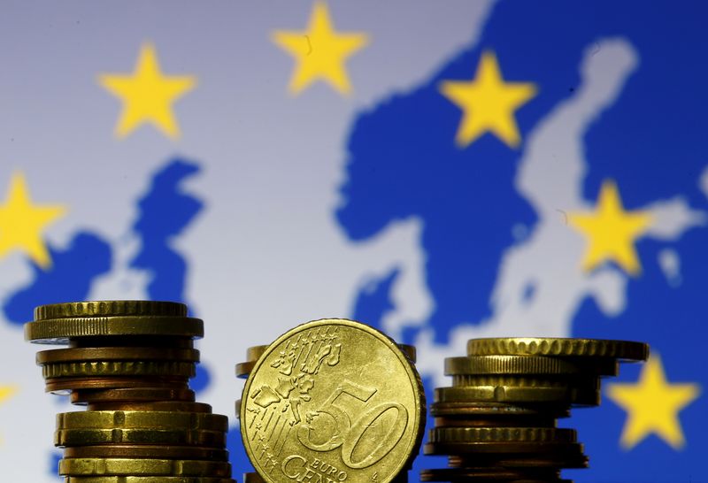 Monete in euro di fronte alla mappa dell'Unione europea