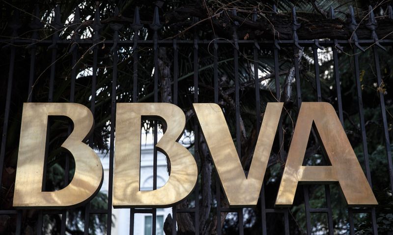 El logotipo del banco español BBVA en Madrid